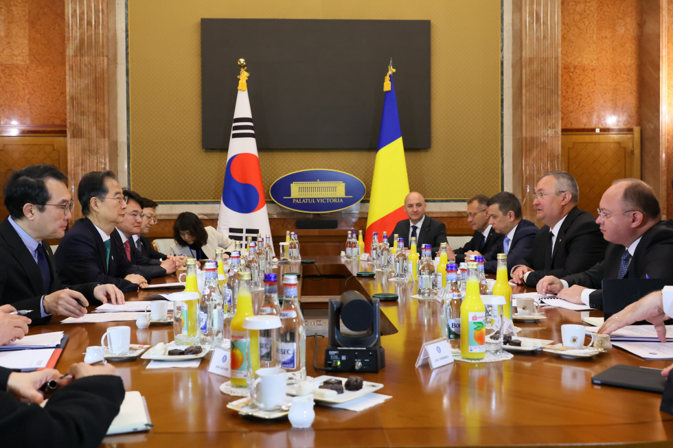 PM meets Romanian PM in Romania