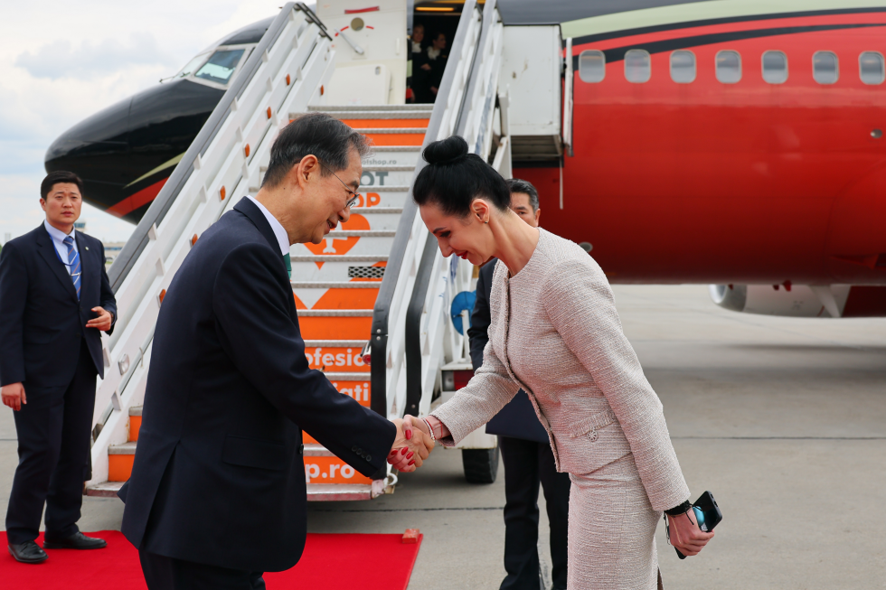 PM Returns to Korea from Europe