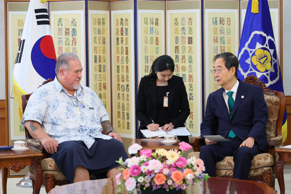 PM meets President of French Polynesia Moetai Brotherson