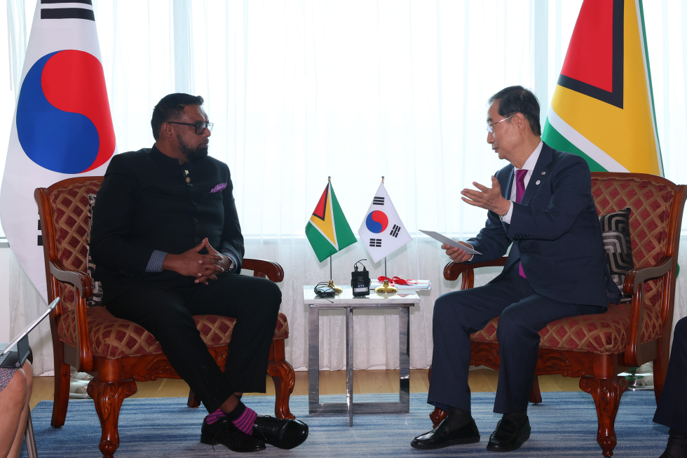 PM meets President of Guyana Irfaan Ali