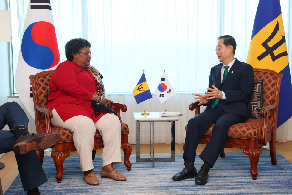 PM meets Prime Minister of Barbados, Mia Mottley