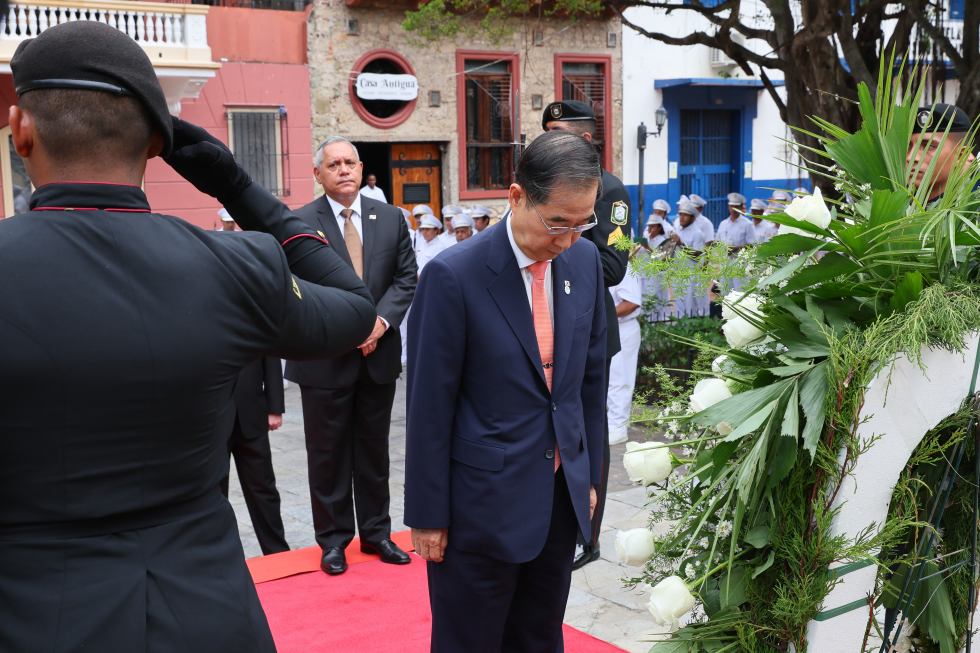PM pays tribute flowers statue of South American independence hero Simon Bolivar