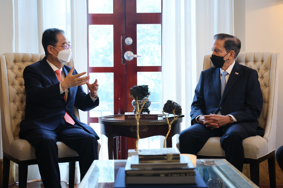 PM meets President of Panama, Laurentino Cortizo
