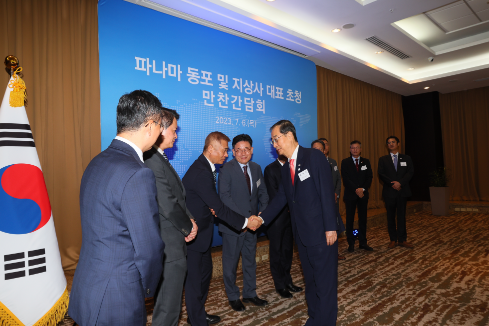 PM meets Korean residents in Panama
