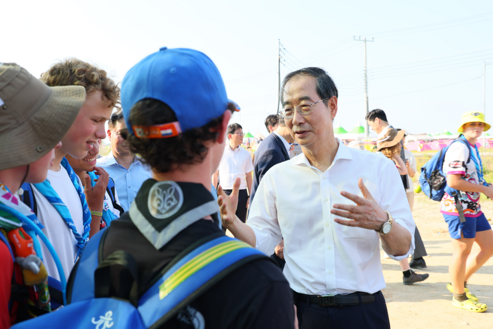 PM visits site of World Scout Jamboree