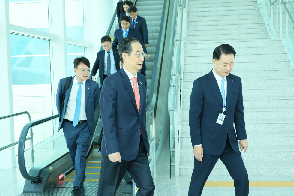 PM departs for the Korean-Polish Forum