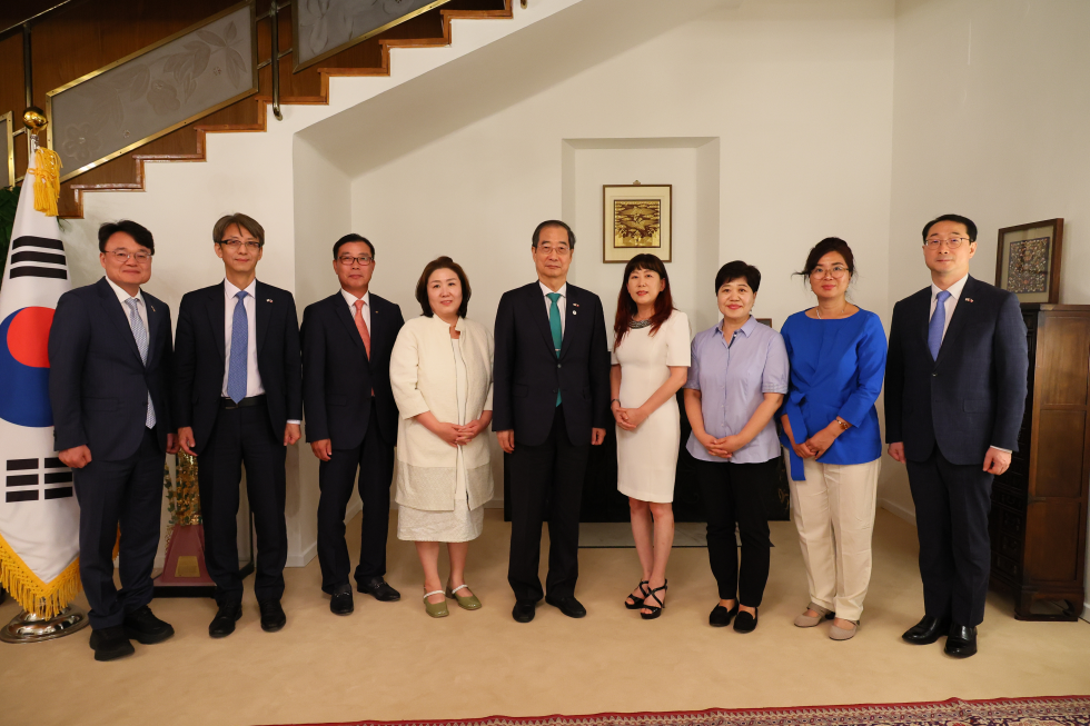 PM meets Korean residents in Czech