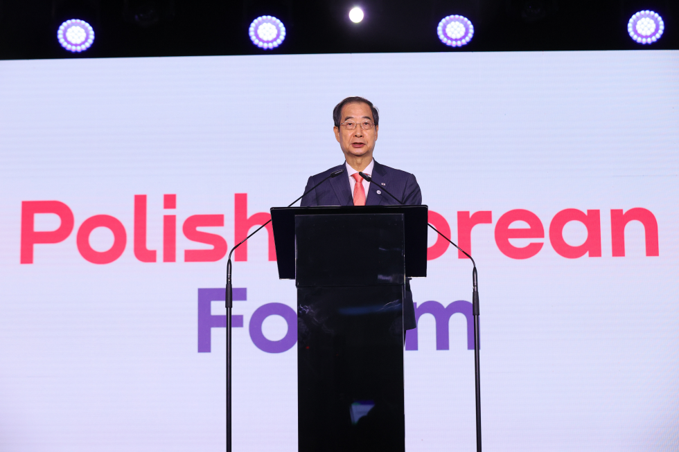 PM attends S. Korea-Poland forum