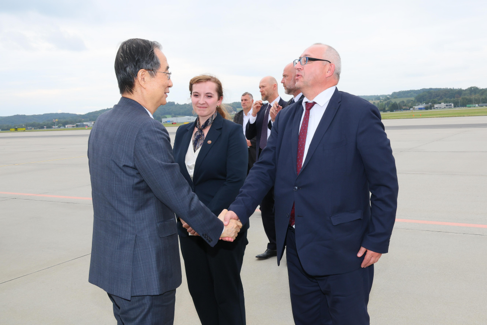 PM Returns to Korea from Europe