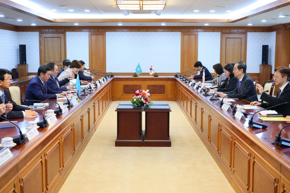 PM meets Kazak parliamentary leader