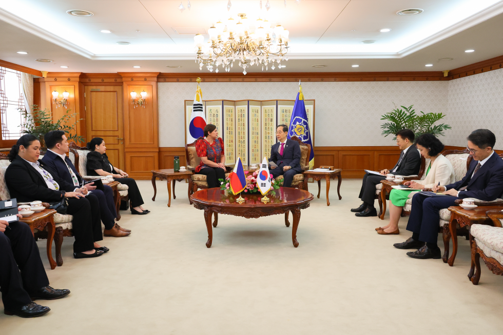 PM meets Filipino vice president
