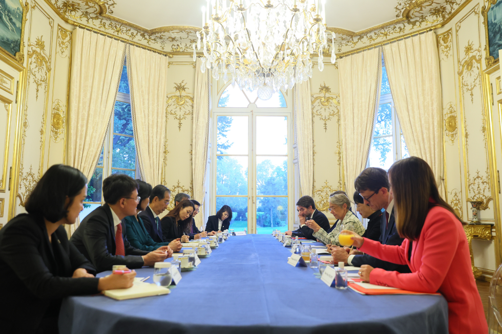 PM meets French counterpart, Elisabeth Borne