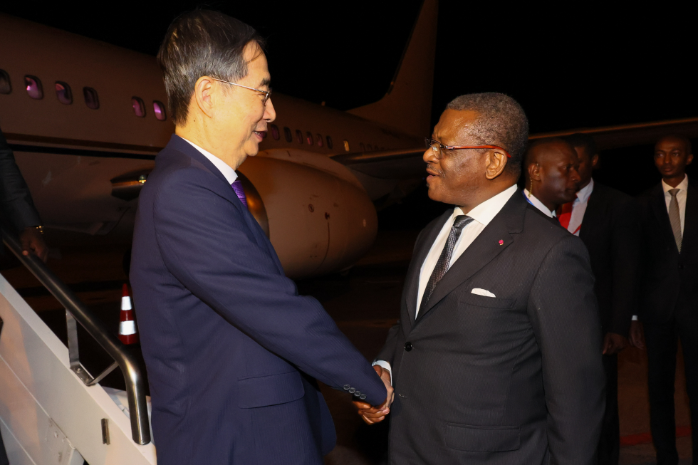 PM visits Yaounde, Cameroon