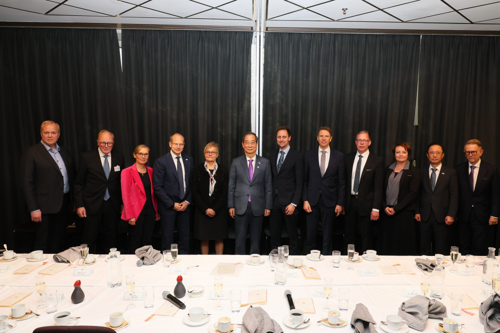 PM meets Finnish business leaders