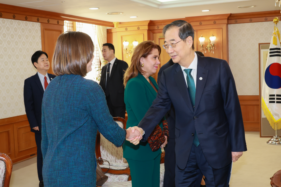 PM meets Central American vice FMs