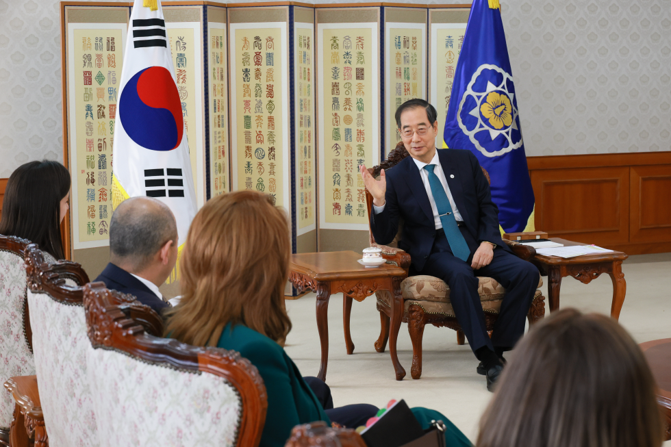 PM meets Central American vice FMs