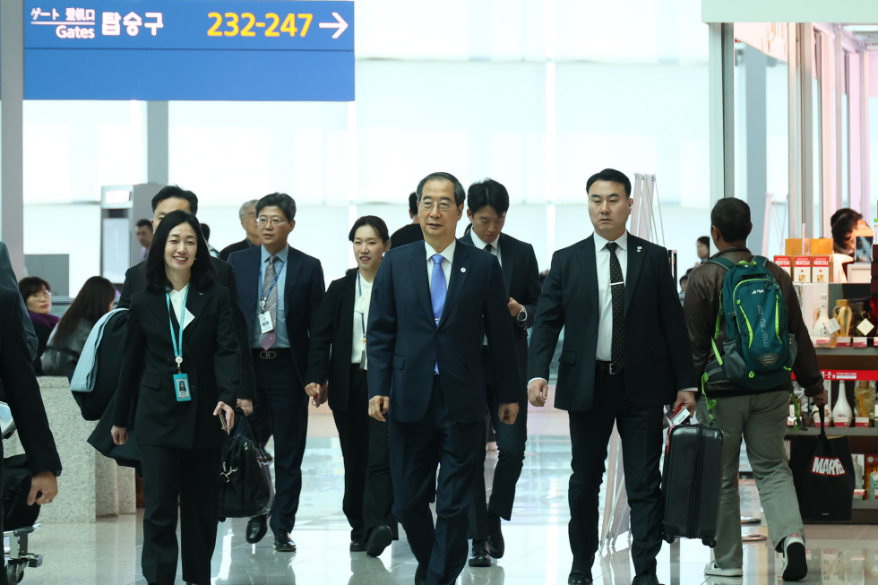 PM departs for Paris on trip to promote S. Korea's World Expo bid