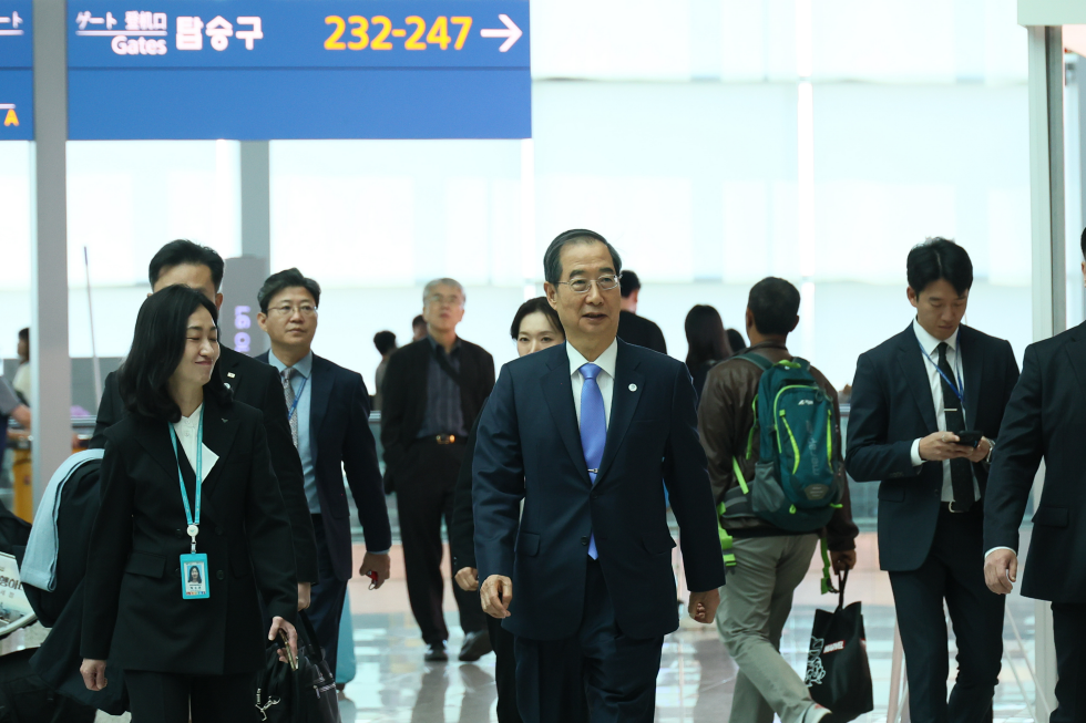 PM departs for Paris on trip to promote S. Korea's World Expo bid