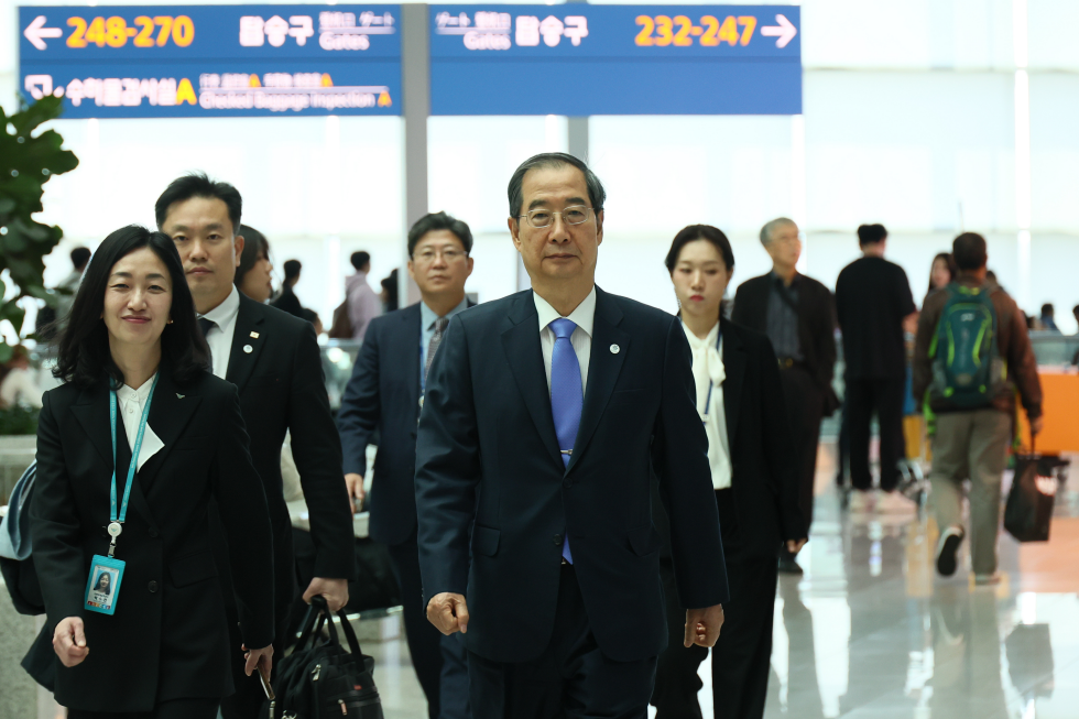 PM departs for Paris on trip to promote S. Korea's World Expo bid