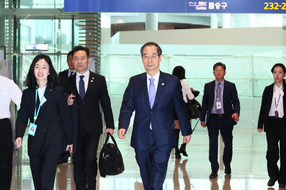 PM departs for Paris on trip to promote S. Korea's World Expo bid