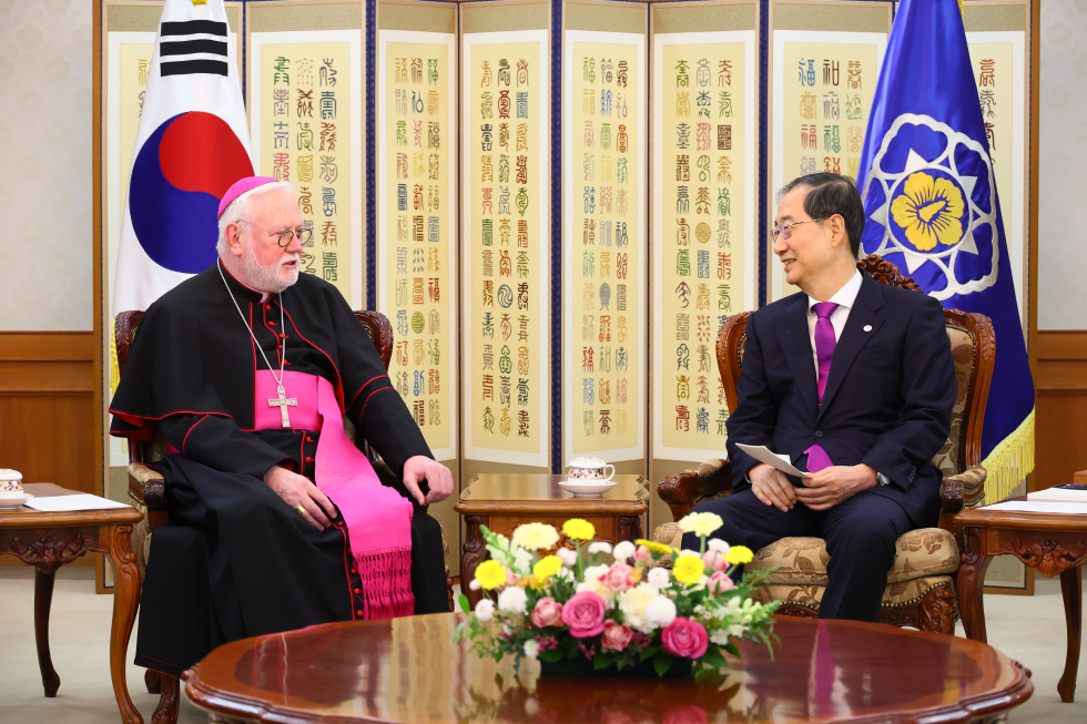 PM meets Vatican's top diplomat