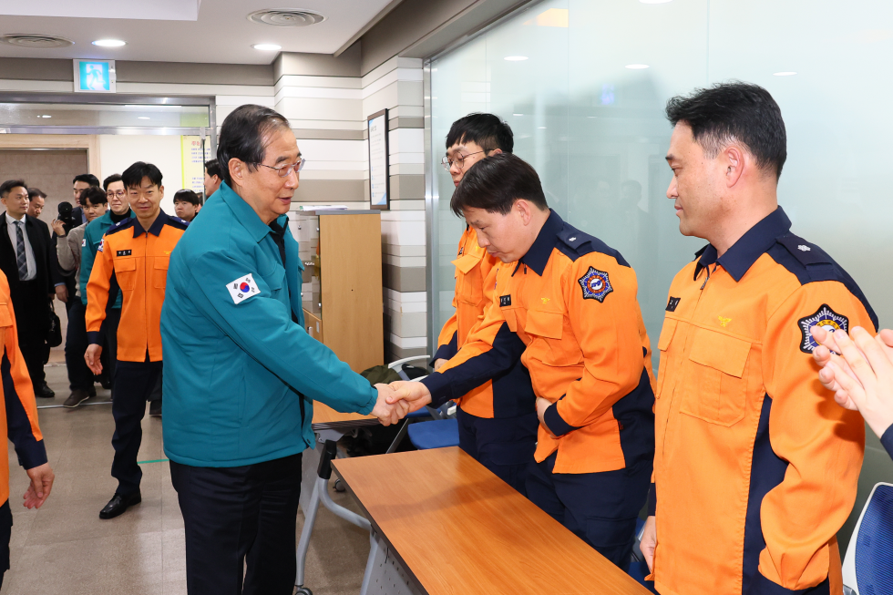PM inspects emergency center ahead of Seol holiday