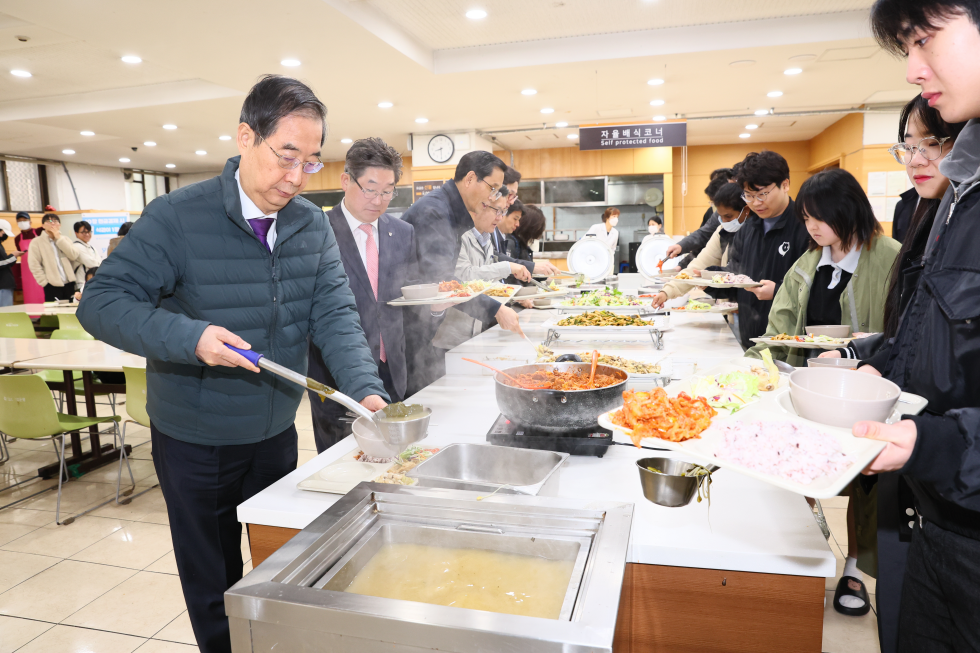 PM experiences '1,000-won breakfast'