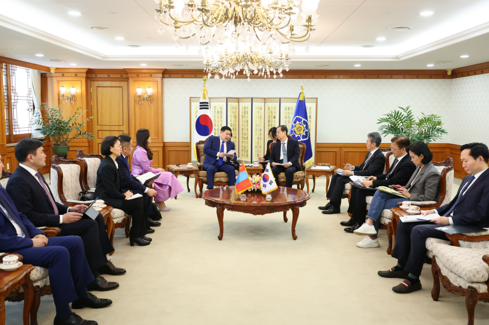 PM meets Mongolia PM Luvsannamsrai Oyun-Erdene