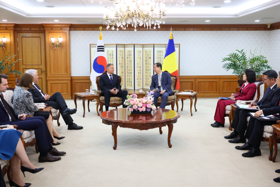 PM meets Romanian President Klaus Iohannis