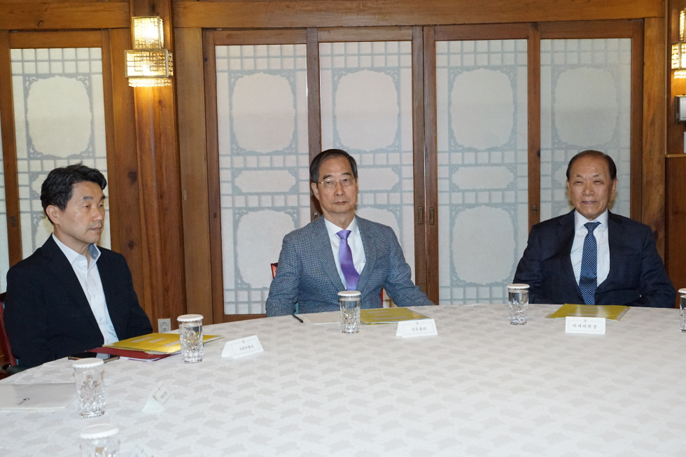 Ruling party-gov't meeting