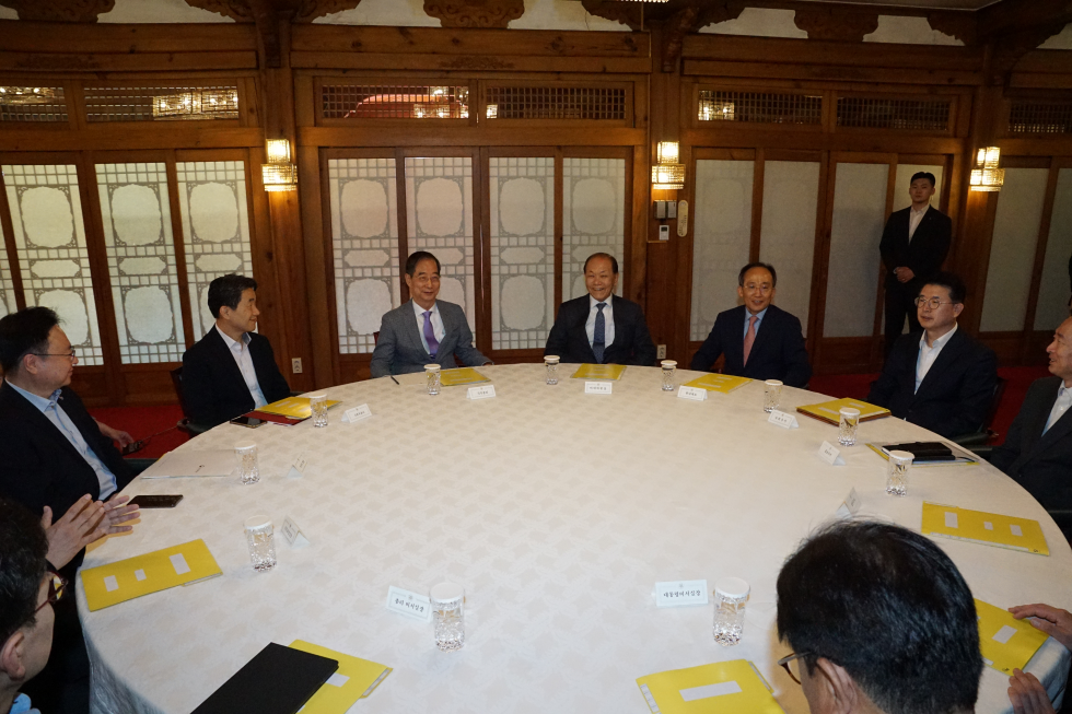 Ruling party-gov't meeting