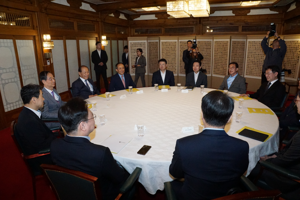 Ruling party-gov't meeting
