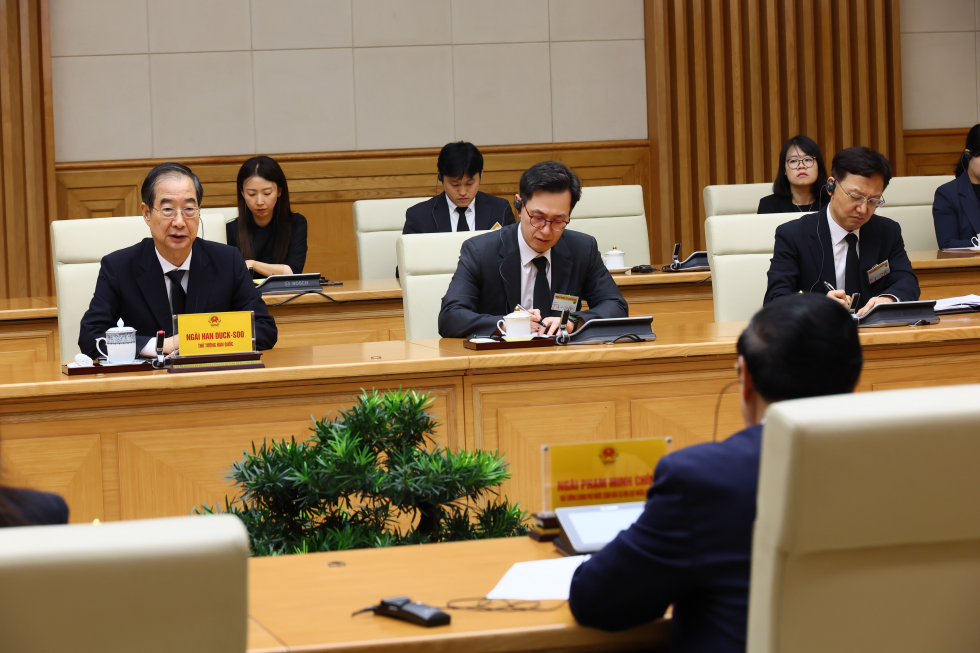 PM meets Vietnamese PM