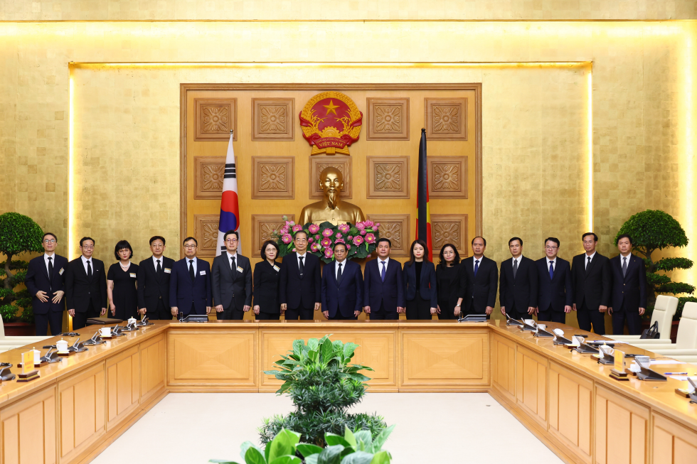 PM meets Vietnamese PM