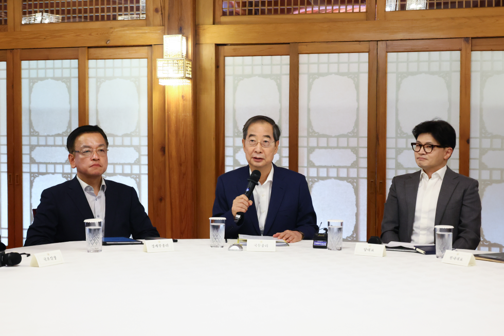 Ruling party-gov't meeting