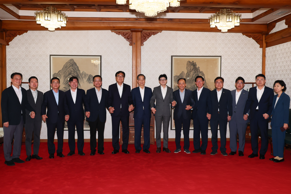Ruling party-gov't meeting