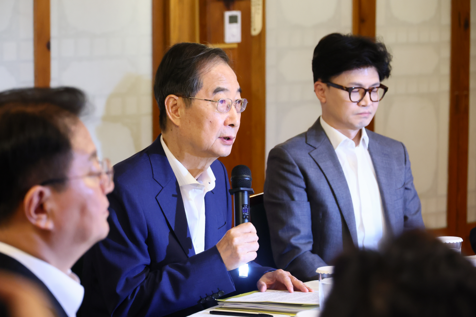 Ruling party-gov't meeting