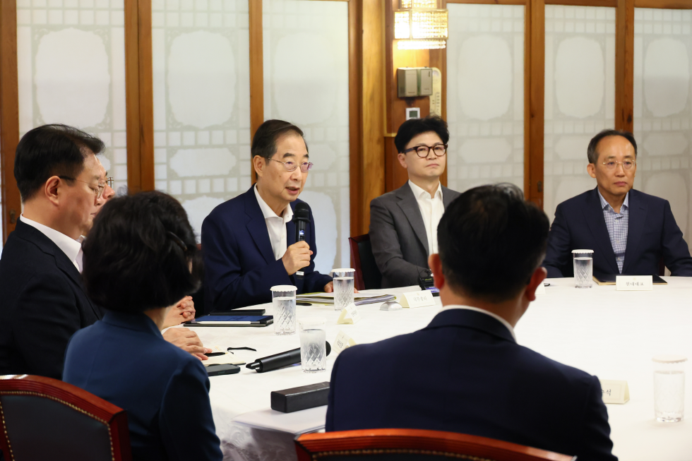 Ruling party-gov't meeting