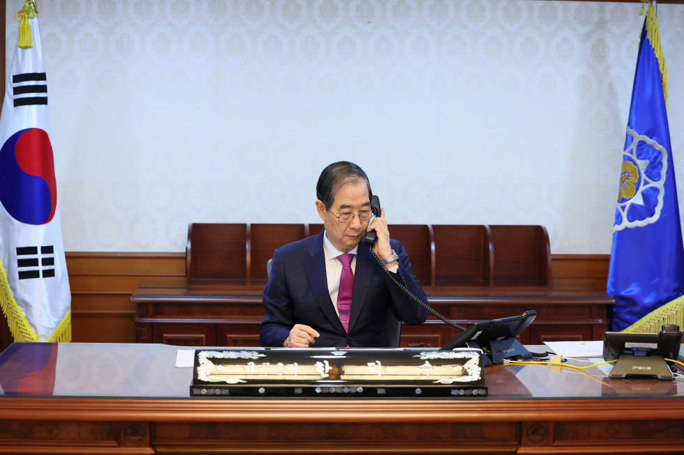 Acting President and PM holds first phone talks with U.S. President Donald Trump