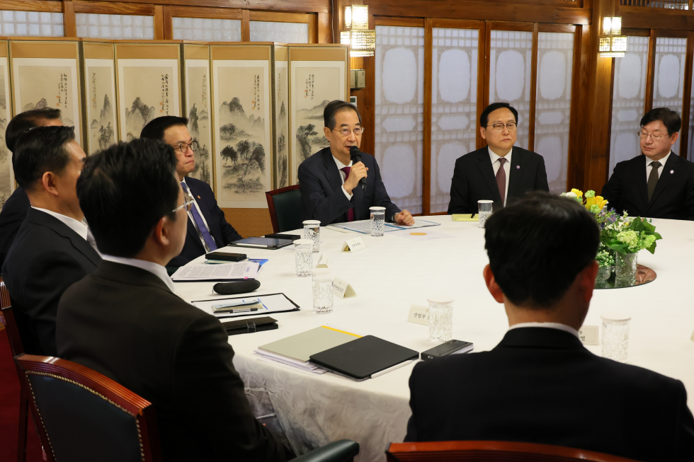 Acting president and PM attends meeting on economic security strategies