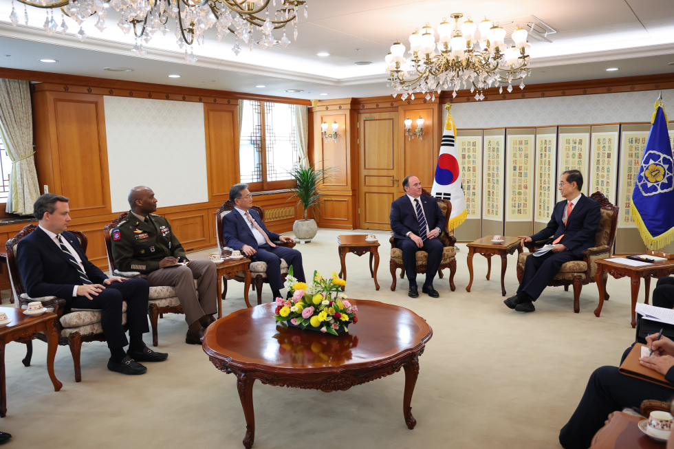 Acting President and PM Meets with U.S. Secretary of the Navy John Phelan