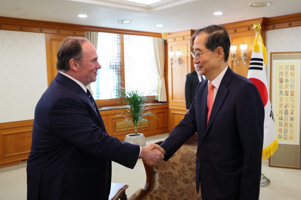 Acting President and PM Meets with U.S. Secretary of the Navy John Phelan