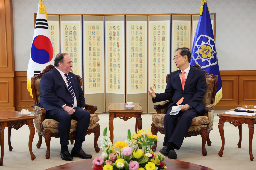Acting President and PM Meets with U.S. Secretary of the Navy John Phelan