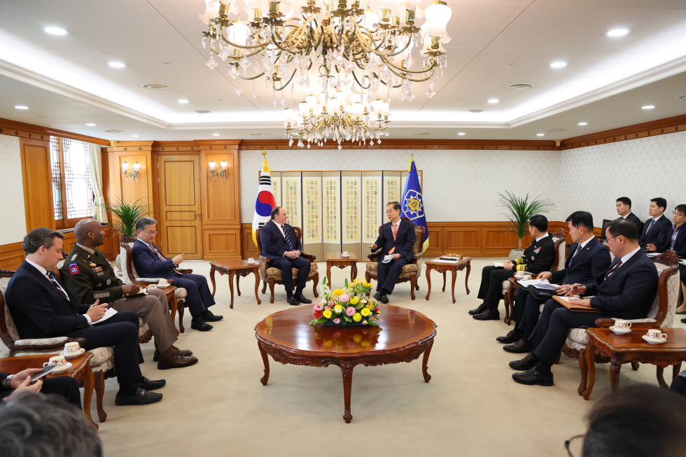 Acting President and PM Meets with U.S. Secretary of the Navy John Phelan