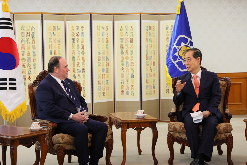Acting President and PM Meets with U.S. Secretary of the Navy John Phelan