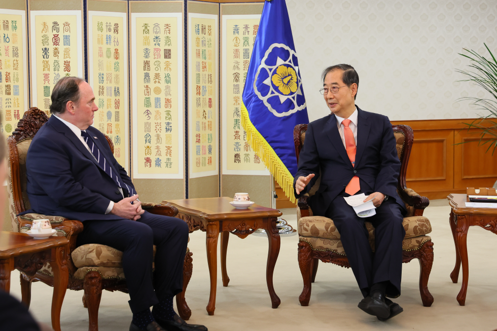 Acting President and PM Meets with U.S. Secretary of the Navy John Phelan