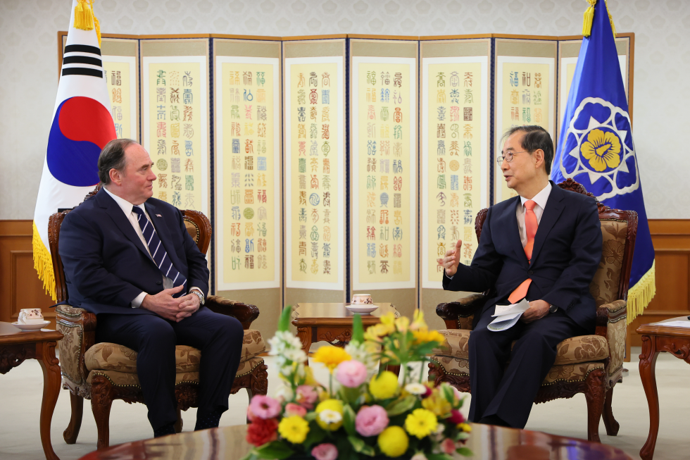 Acting President and PM Meets with U.S. Secretary of the Navy John Phelan