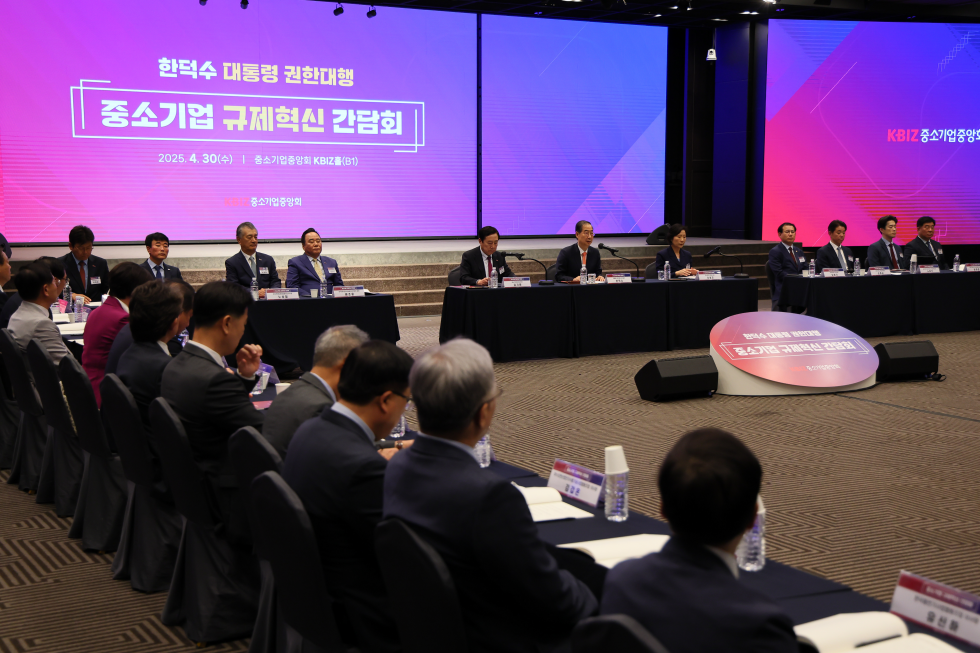 Acting president and PM meets industry body