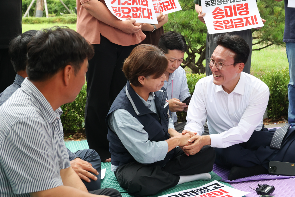 PM meets protestors from farmers' group