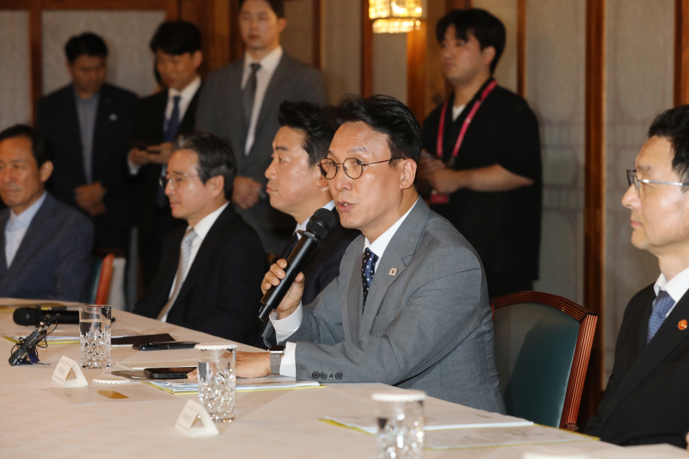 Ruling party-gov't meeting